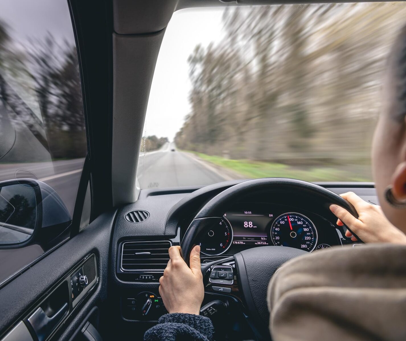 mujer al volante